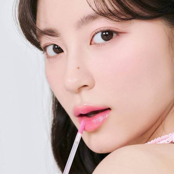 Глянцевый тинт в оттенке смузи Rom&nd Juicy Lasting Tint #32 Bare Berry Smoothie 132 фото