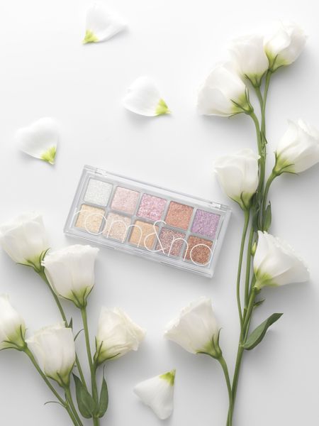 Палетка блискучих тіней Rom&nd Better Than Palette # 00 Light and Glitter Garden 2500 фото
