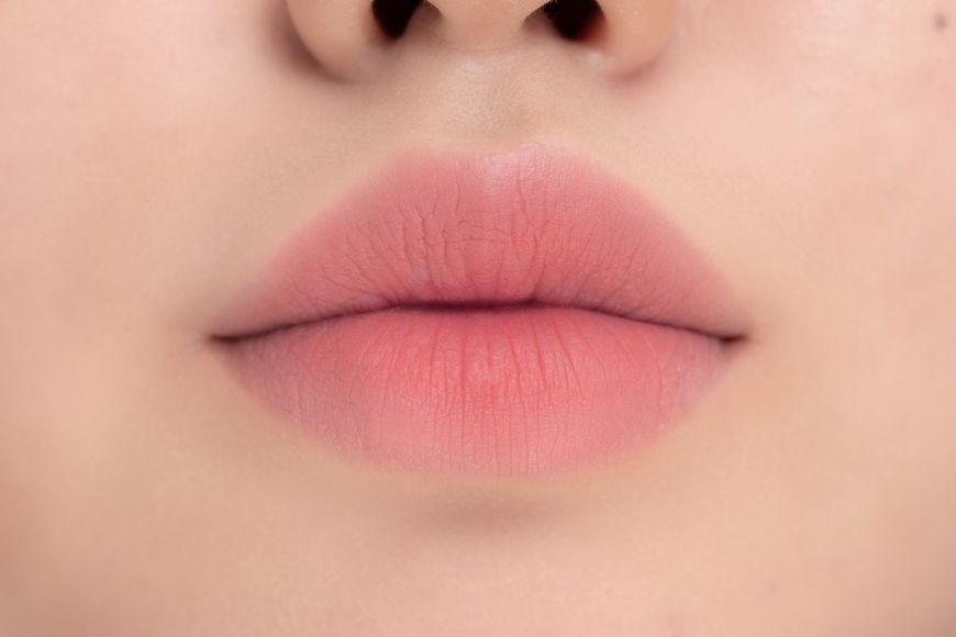 Помада в холодному нюдовому відтінку Rom&nd Zero Matte Lipstick #10 Pink Sand 910 фото